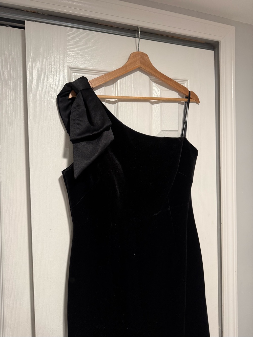Eliza J Black One-Shoulder Velvet Dress with Bow Accent